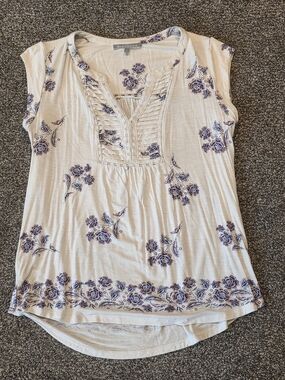 Daniel Rainn Cream Top with Blue Floral Pintuck V-Neck